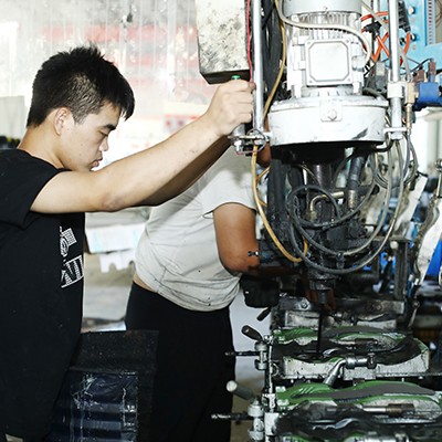 Embossed Cowhide Safety Shoes - Company Profile-3