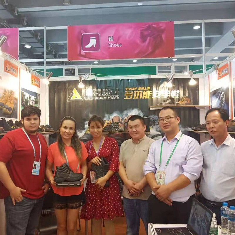 Embossed Cowhide Safety Shoes - Exhibition-3